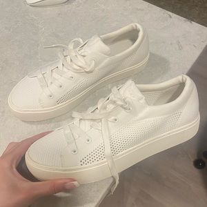 UGG white Zilo knit sneakers size 9. Unworn.